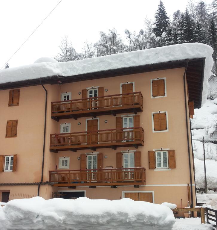 Appartamenti Rabbi Fonti Bagni di Rabbi Exteriör bild